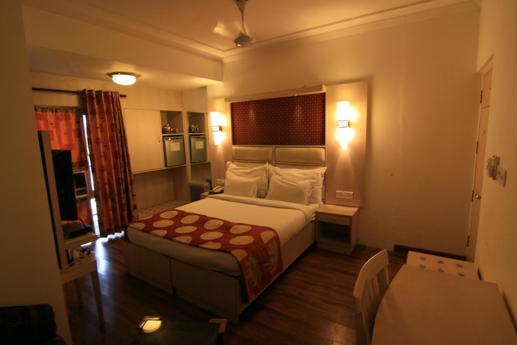 Hotel Sri Nanak Continental Delhi  Room photo