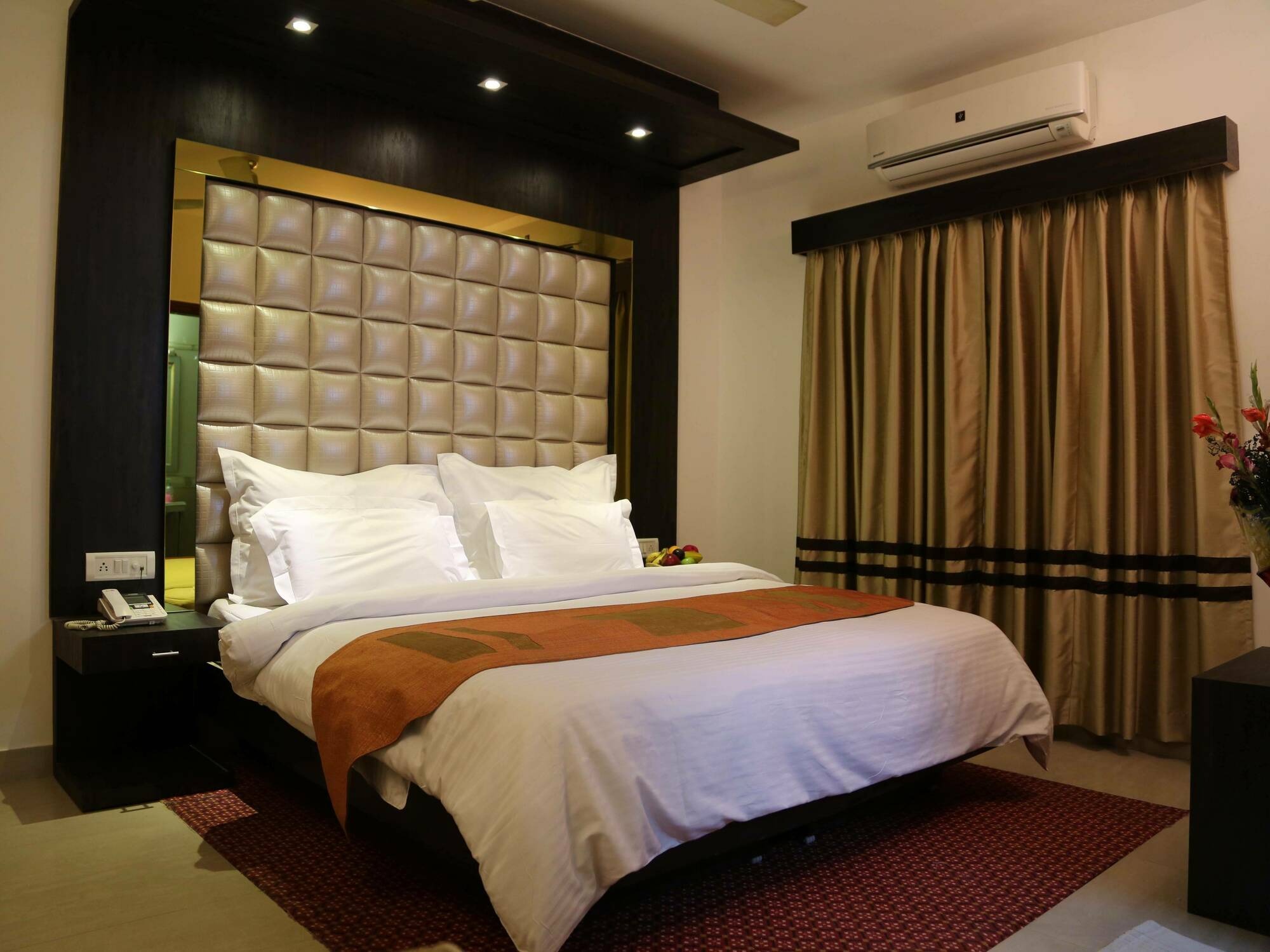 Hotel Sri Nanak Continental Delhi  Exterior photo
